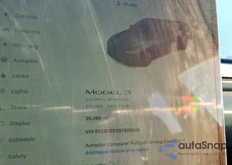 2025 Tesla Model 3 z USA, uszkodzony, nr VIN 5YJ3E1EBXSF925680